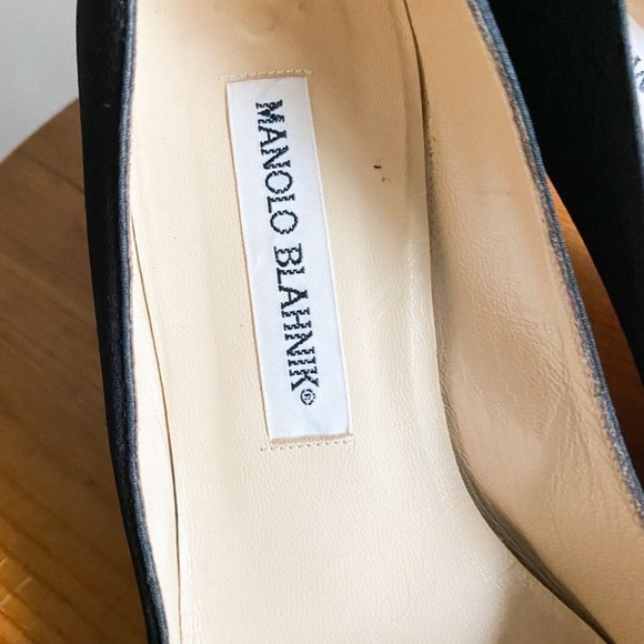 Vintage Manolo Blahnik Black Satin Classic Kitten Heel Heels w Bow Accent 37 - Picture 6 of 11
